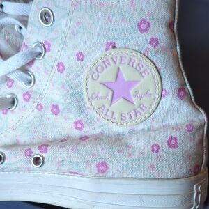 Converse Chuck women sized 10 Taylor All Star Pink Floral Sneakers